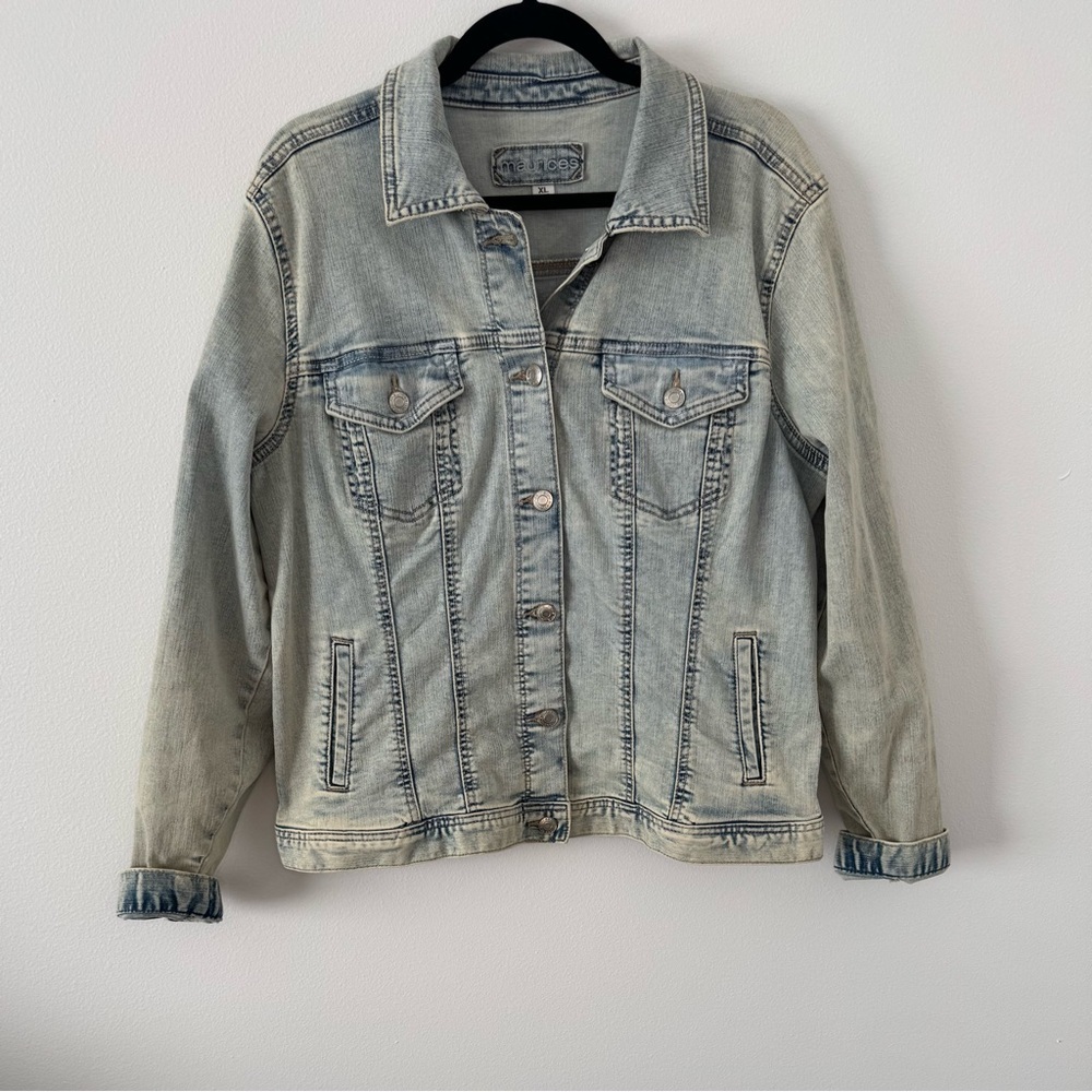 Maurices Light Wash Denim Jacket Women’s XL Classic Button Front